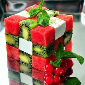 Salade de fruits en forme de rubik's cube